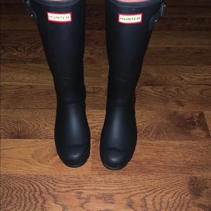 black hunter boots